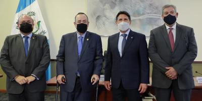Presentan VAC