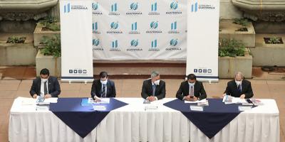 Mesa principal de conferencia para rendición de cuentas