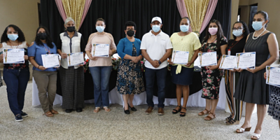 15 mujeres concluyeron con el curso de especialización de bambú. 