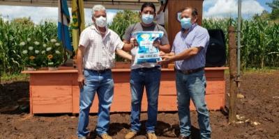 Productores de la Costa Sur reciben semilla de maíz ICTA Grano de Oro