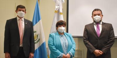 Autoridades del IGM y Ministerio de Educación
