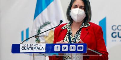 Carolina Salazar, Directora de Servicios de Desarrollo Empresarial del Viceministerio de Desarrollo de la Microempresa, Pequeña y Mediana Empresa, durante la conferencia de prensa en Palacio Nacional de la Cultura.