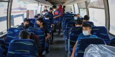 Un grupo de adolescentes migrantes no acompañados regresa a Guatemala