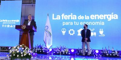 Presidente en Feria del INDE