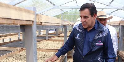 Productores de café reciben apoyo para mejorar su comercialización 
