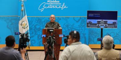 Desarrollo de la conferencia de prensa semanal con medios de comunicación