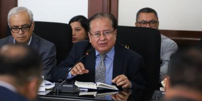 Ministro Ventura pide hacer eficientes a las empresas eléctricas municipales
