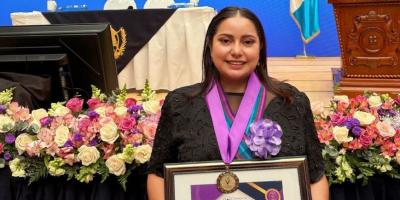 Lucía Morales recibe Orden de Excelencia Laboral