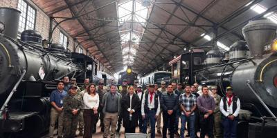 Participantes en el encuentro sobre construcción y desarrollo ferroviario