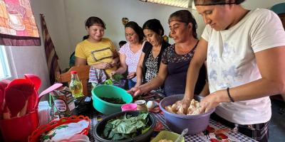 Familias rurales aprovechan alimentos locales