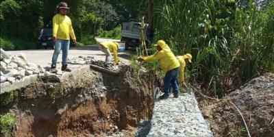 Construyen muro para proteger carretera entre Puente Chasco y La Tinta