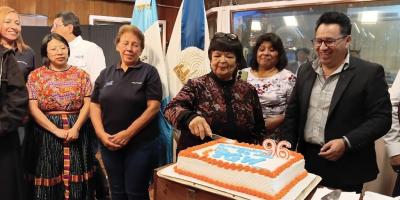 Chapinlandia culmina la celebración del 96 aniversario de TGW con un invitado especial