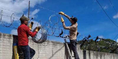 Refuerzan seguridad en perímetro del Aeropuerto La Aurora