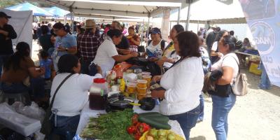 Impulsan el comercio y la economía local en Feria del Agricultor de Huehuetenango
