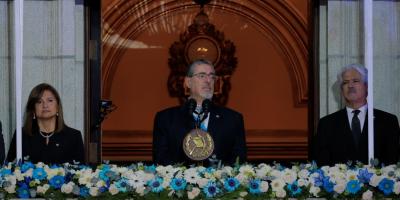 Presidente Bernardo Arévalo, la Vicepresidenta Karin Herrera y el Gobernador Mario Bernard