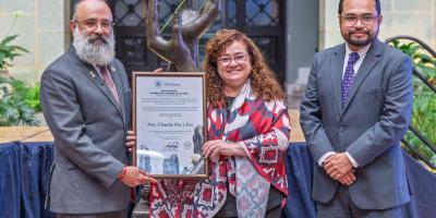 Claudia Paz y Paz es reconocida con el Cambio de la Rosa de La Paz