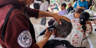Jóvenes del Centro de Formación Quédate comparten sus conocimientos con adultos mayores en Huehuetenango