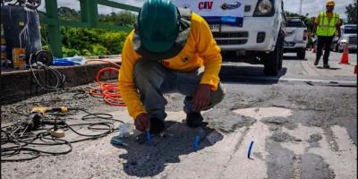Reparan fisuras en puente Río Dulce como parte de su rehabilitación