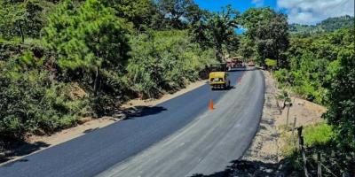 ¡Más de 21 mil personas tendrán mejores caminos en San Carlos Alzatate!