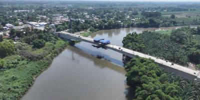 Puente entre La Blanca y Ocós entra en su etapa final tras completar unión de su estructura