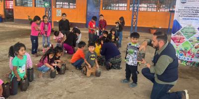 Huerto escolar pedagógico permite aprendizaje de agricultura familiar