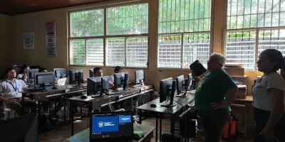 Se brinda orientación laboral a jóvenes recién graduados de Petén