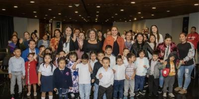 SOSEP y Visualiza entregan lentes a niños del Programa Hogares Comunitarios.