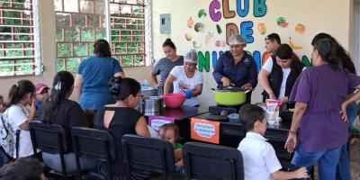 Capacitan a madres de familia en preparación de recetas nutritivas 