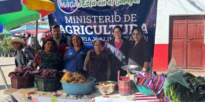 Emprendedores de Cajolá reciben apoyo y conocen de alimentación saludable