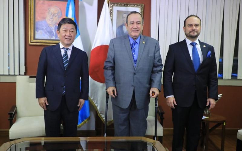 Reunión con el canciller japonés