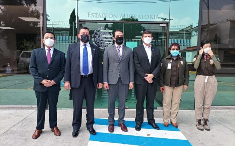 Vicecanciller Eduardo Hernández en México