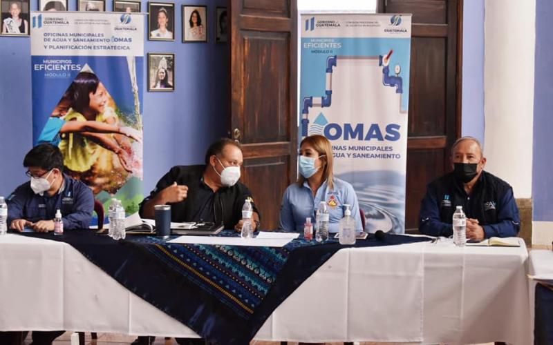 Ing. Luis Ruano y alcaldesa de dicho municipio