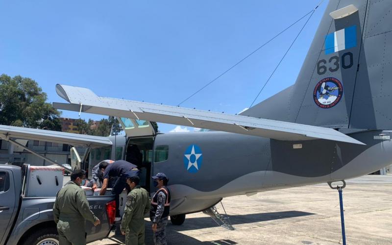 Traslado de vacunas desde la Fuerza Aérea Guatemalteca