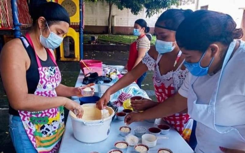 Las beneficiarias de varios municipios en Escuintla aprendieron también a elaborar otros productos
