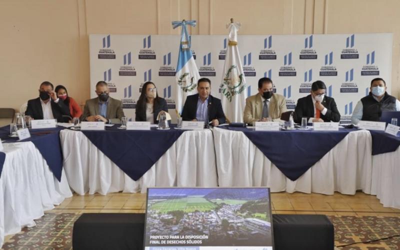 El  ministro de Ambiente, Mario Rojas Espino, se reunió, hoy, con los  alcaldes de las municipalidades de la Mancomunidad Gran Ciudad del Sur y la Autoridad para el Manejo Sustentable de la Cuenca del Lago de Amatitlán (AMSA)