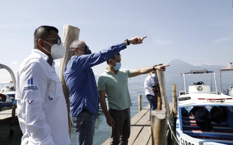 ste sábado, el ministro de Ambiente y Recursos Naturales, Mario Rojas Espino, desarrolló varias inspecciones en Panajachel, Sololá, para verificar casos de contaminación que ponen en riesgo la salud, la biodiversidad y ecosistemas del Lago de Atitlán. 
