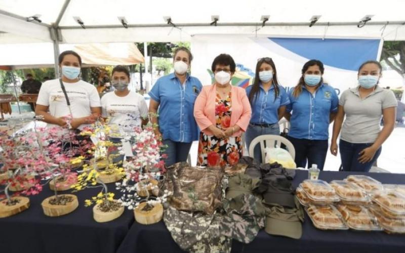 La secretaria de SOSEP, Thelma Portillo, participó en la expo venta tri-Municipal que se desarrolló en Agua Blanca, Jutiapa.