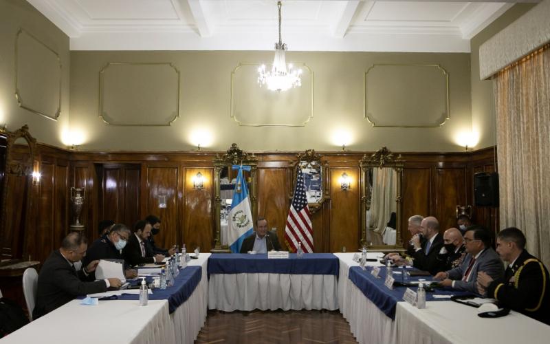 Presidente Alejandro Giammattei en reunión con el Jefe del Comando Sur de EEUU