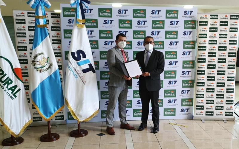 SIT y Banrural firman convenio para facilitar pagos vía banca virtual