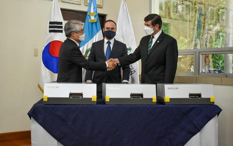 Corea dona 10 impresoras para emisión de pasaportes