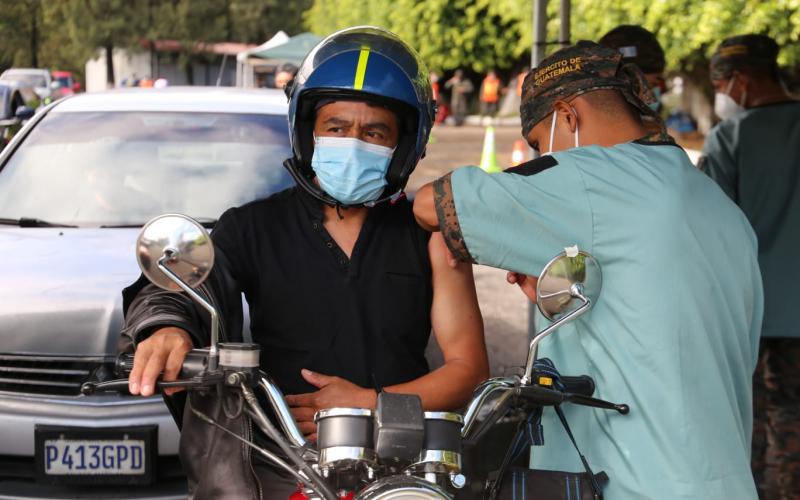 Vacunación en modalidad vehicular.
