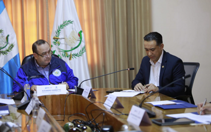 Presidente Alejandro Giammattei visita el MARN y se reúne con el ministro Mario Rojas Espino.