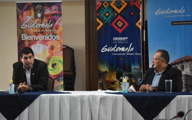 Ing. Luis Ruano Y Subdirector de INGUAT