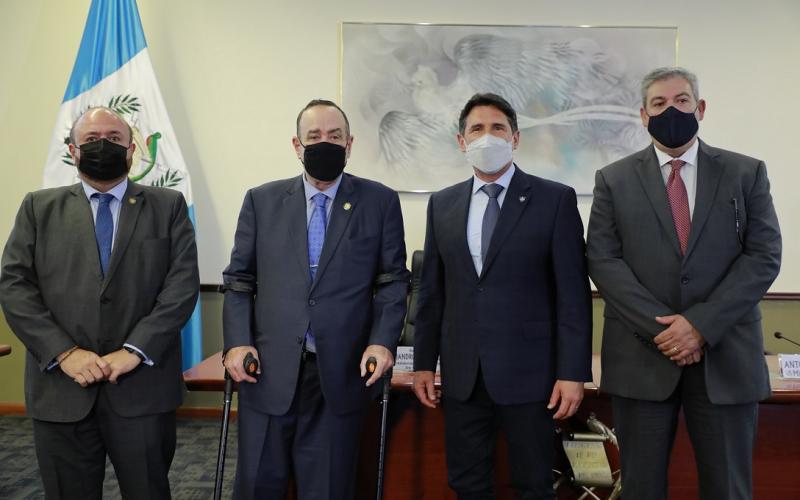 Presentan VAC