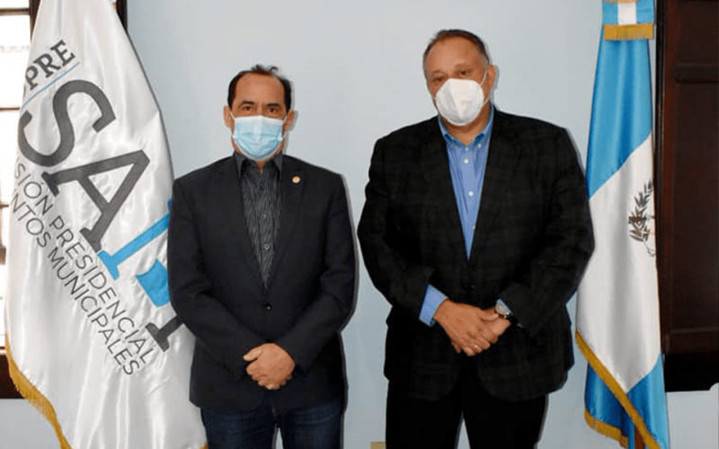 Ing. Luis Ruano y viceministro del agua