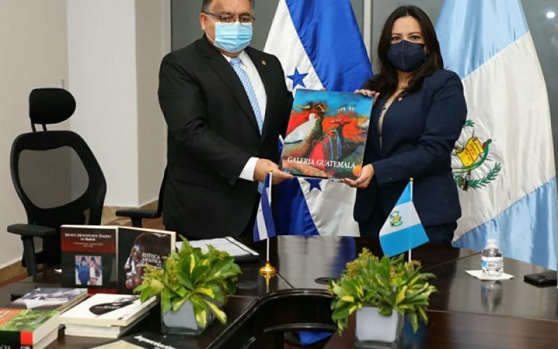 Donación de libros en Honduras