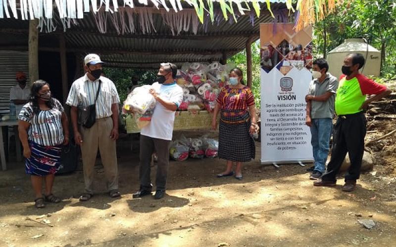 Campesinos fueron beneficiados con víveres