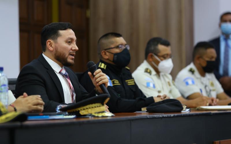 Ministro solicita trabajar apegados a la ley y reducir índices delincuenciales