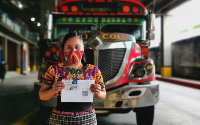 Personal del sector transporte es vacunado contra el COVID-19
