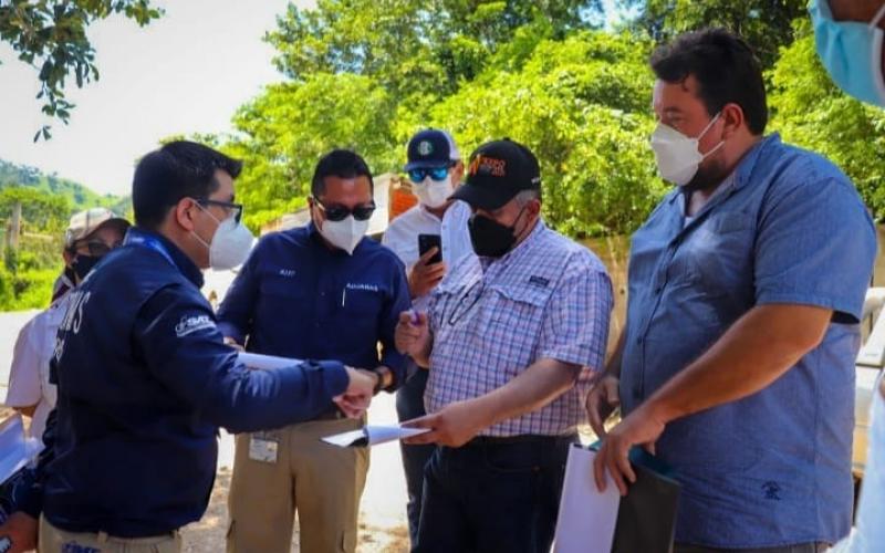 Autoridades visitan área donde se construirán corrales cuarentenarios en Petén